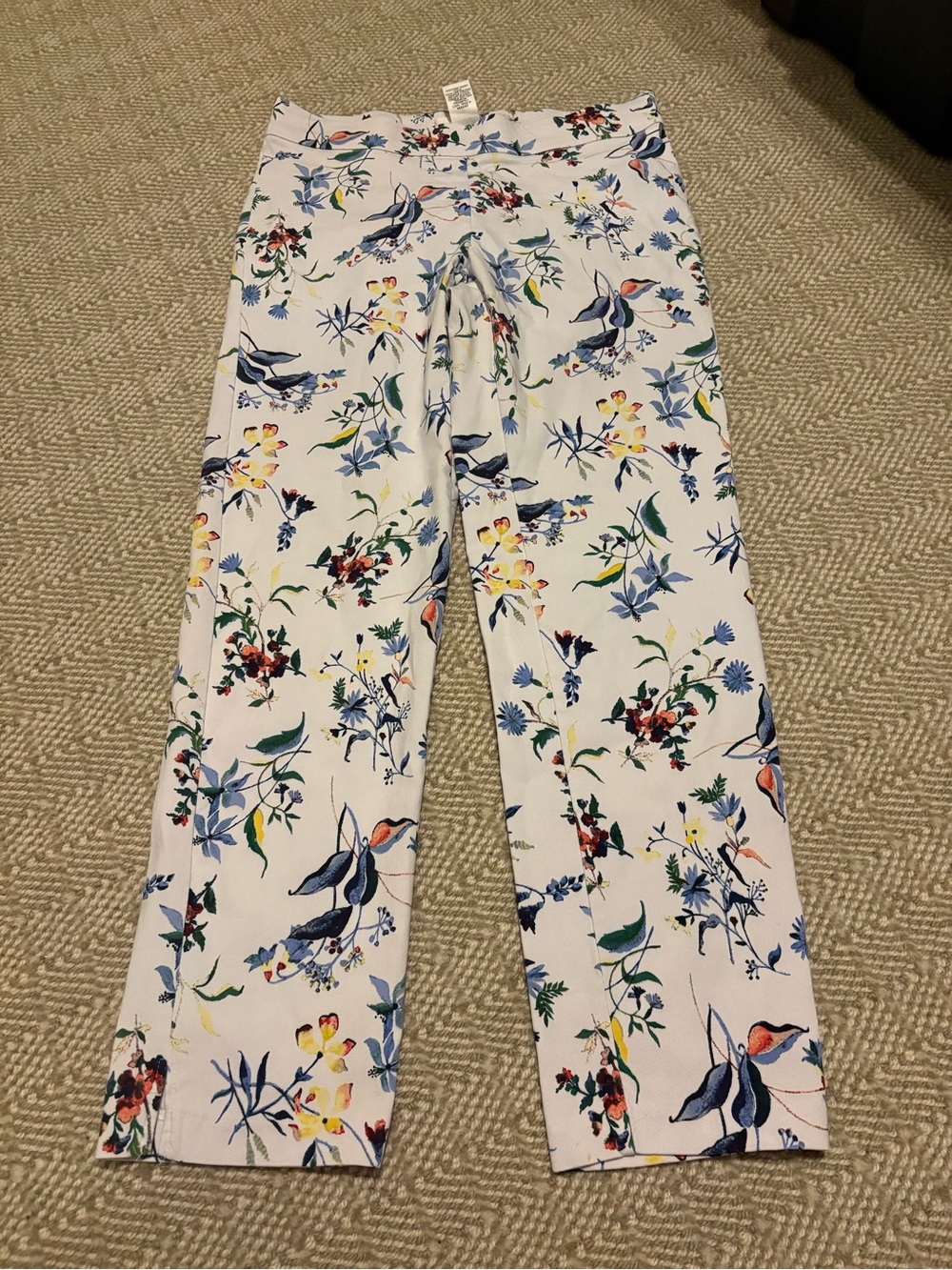 Floral & Bird Print White Women’s Capri Pants